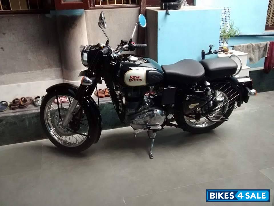 Black Royal Enfield Classic 350