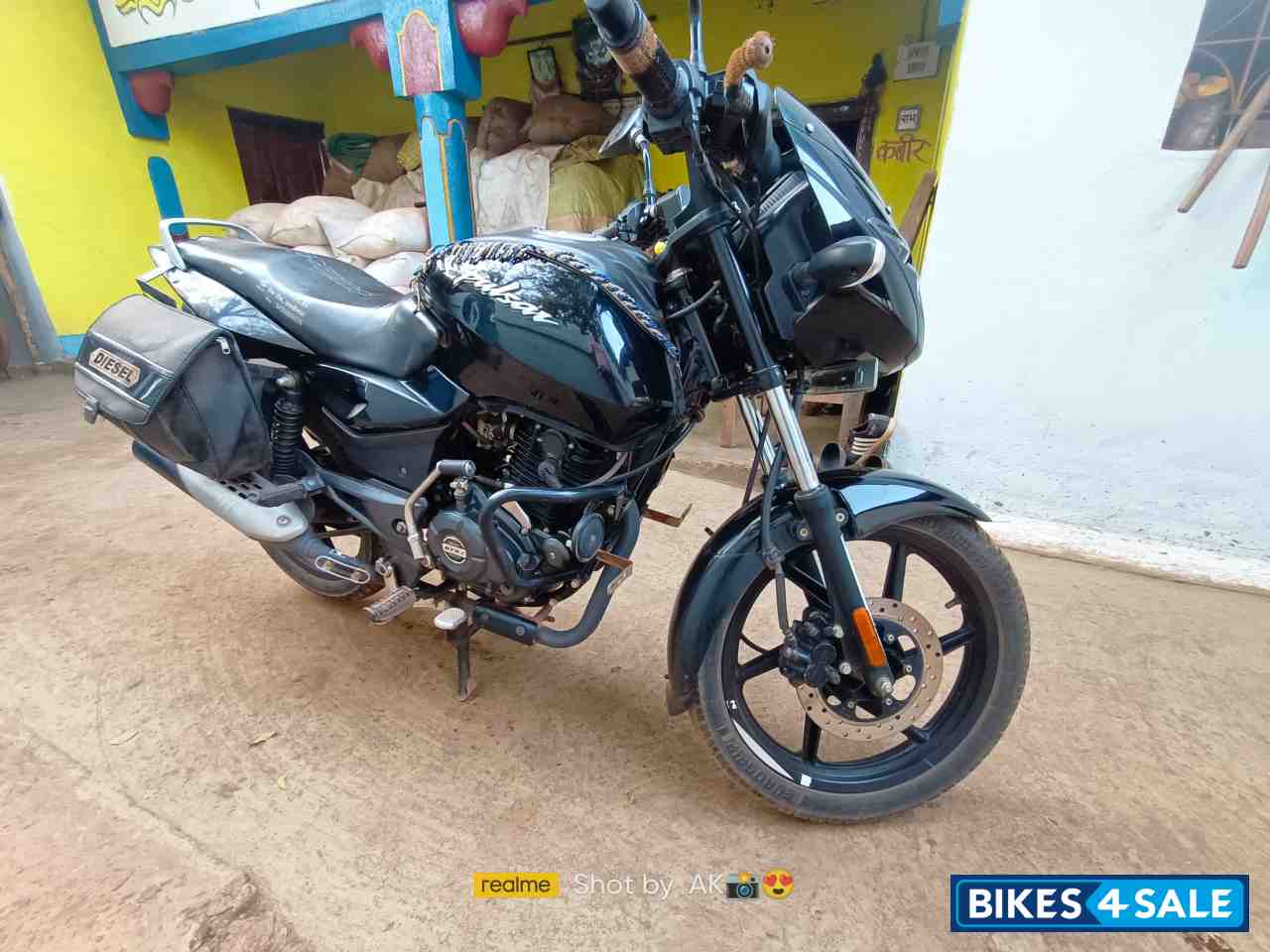 Black Bajaj Pulsar 125 Neon Disc Single Seat