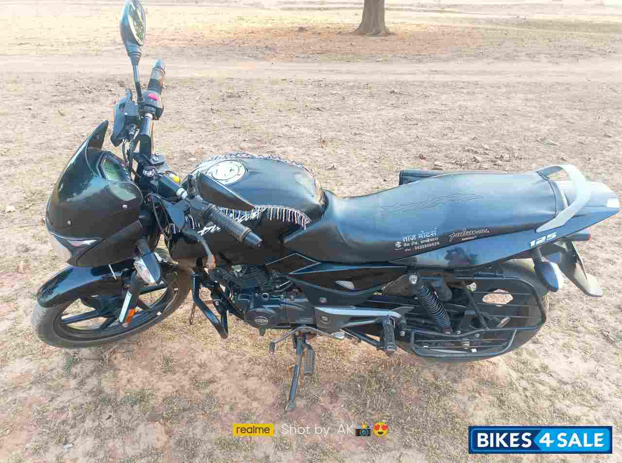 Black Bajaj Pulsar 125 Neon Disc Single Seat