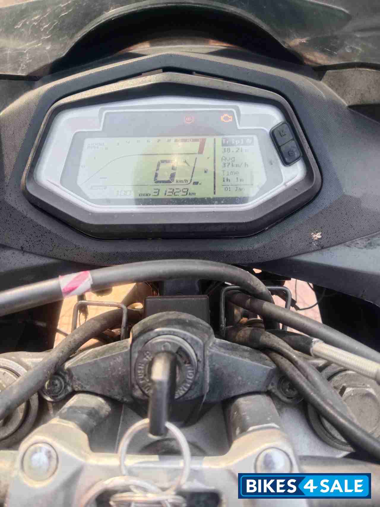 Black Hero Xtreme 200S BS6