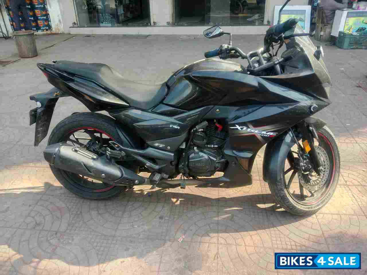 Black Hero Xtreme 200S BS6