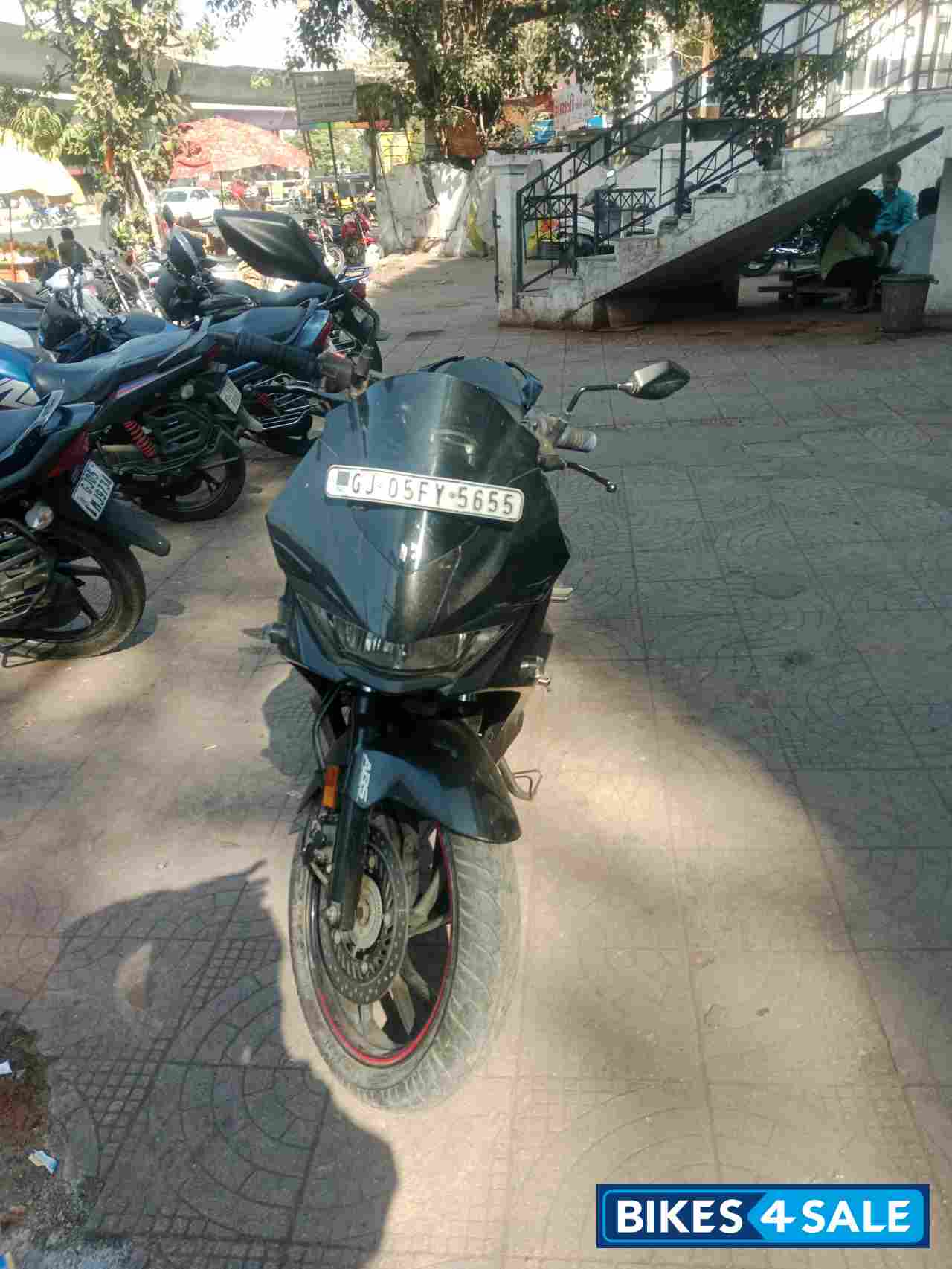 Black Hero Xtreme 200S BS6