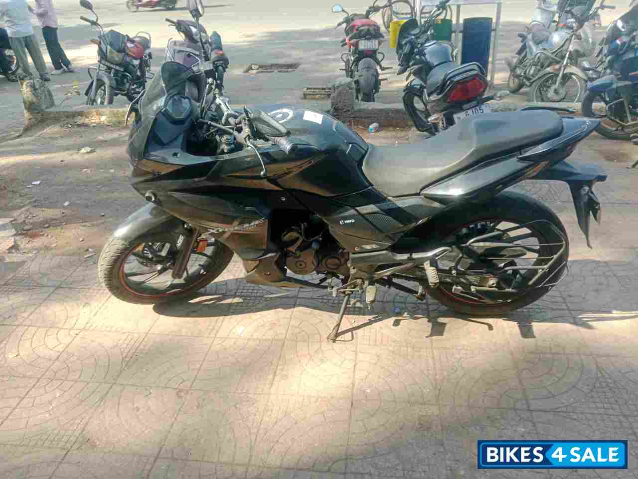 Black Hero Xtreme 200S BS6