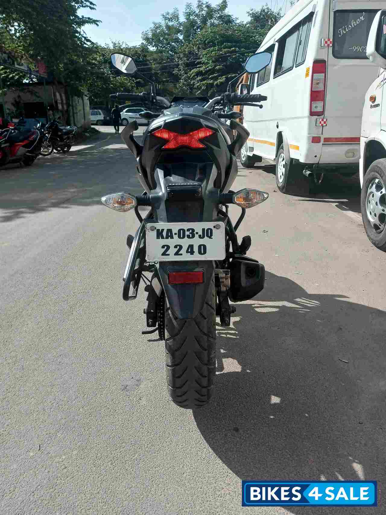 Orange Honda CB Hornet 160R