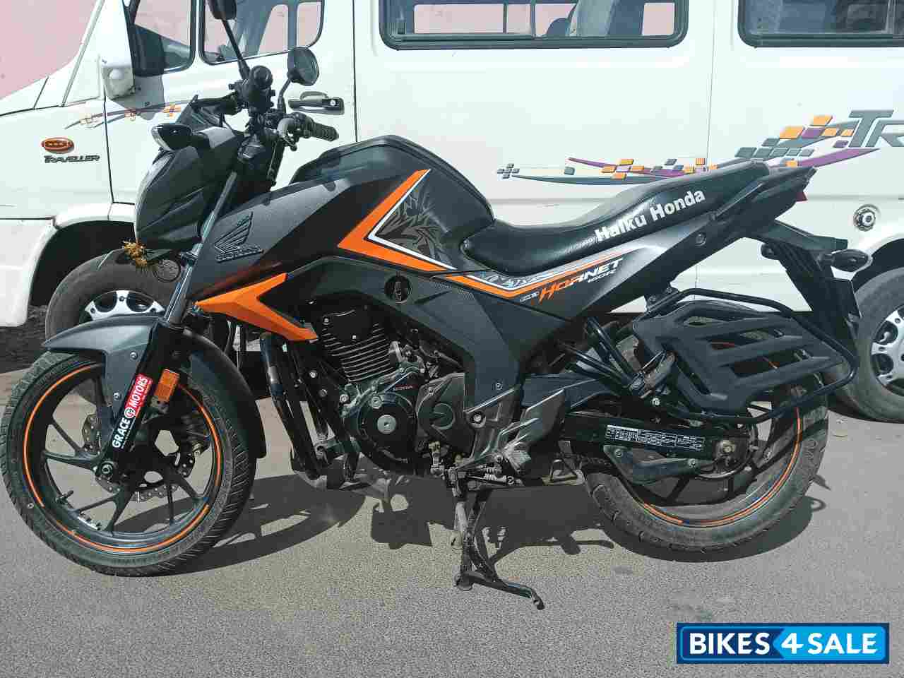 Orange Honda CB Hornet 160R