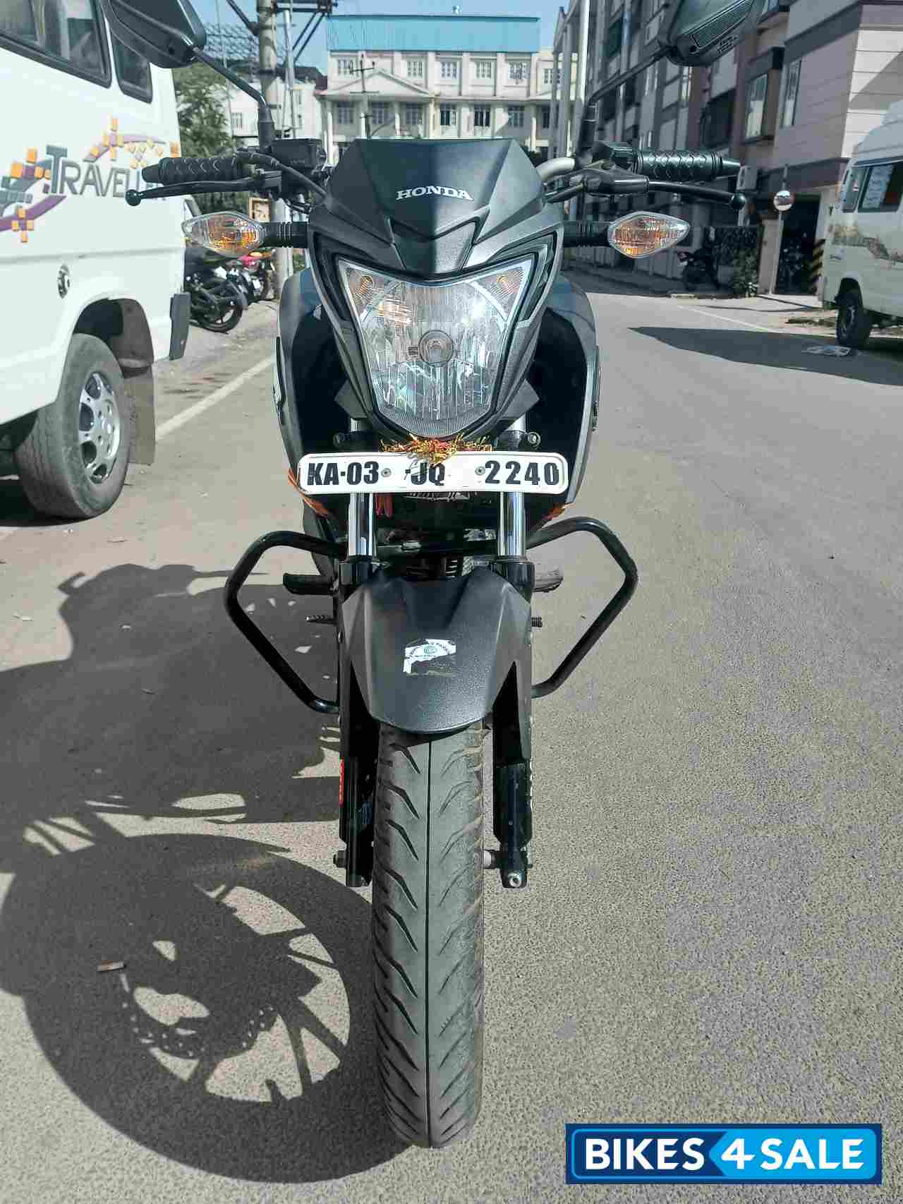 Orange Honda CB Hornet 160R