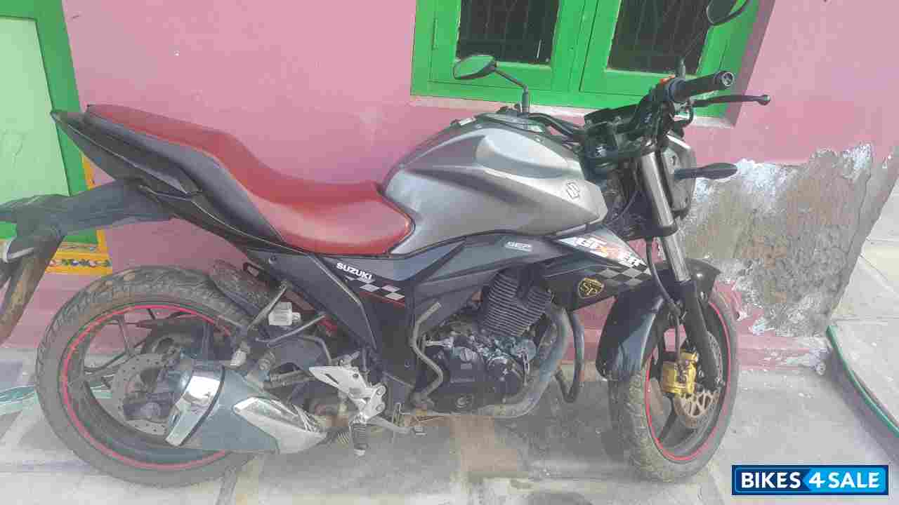 Grey Suzuki Gixxer SP