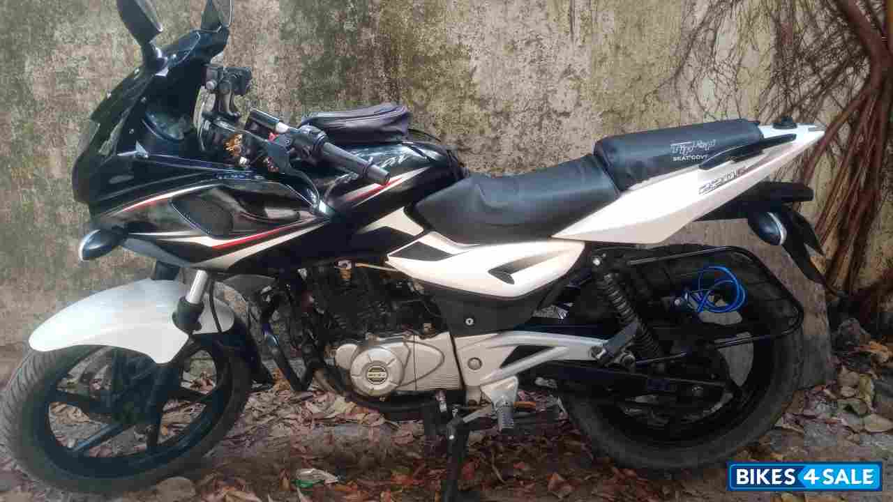 Bajaj Pulsar 220F