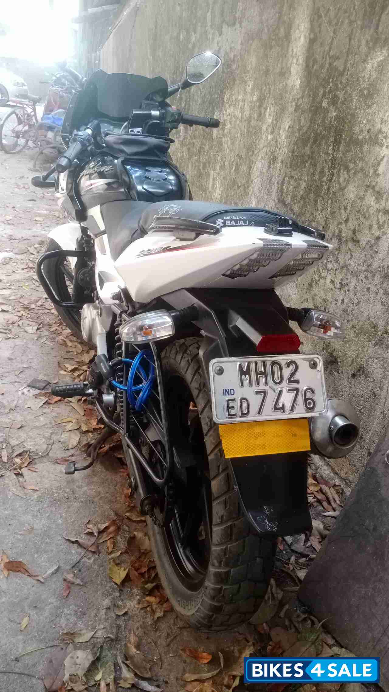 Bajaj Pulsar 220F