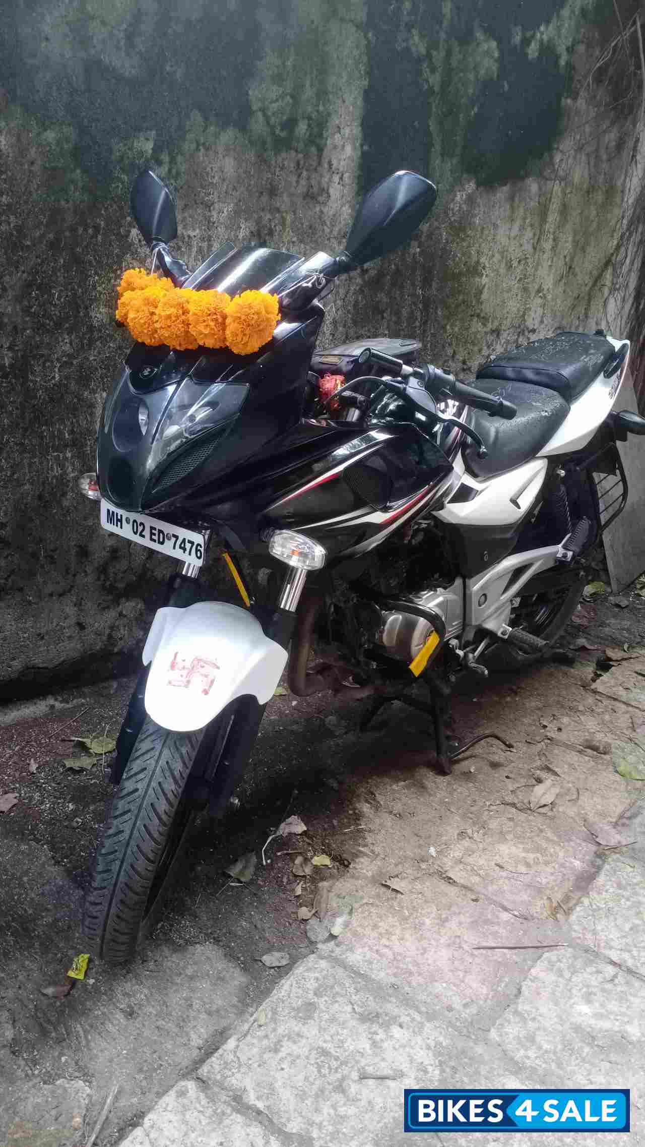 Bajaj Pulsar 220F