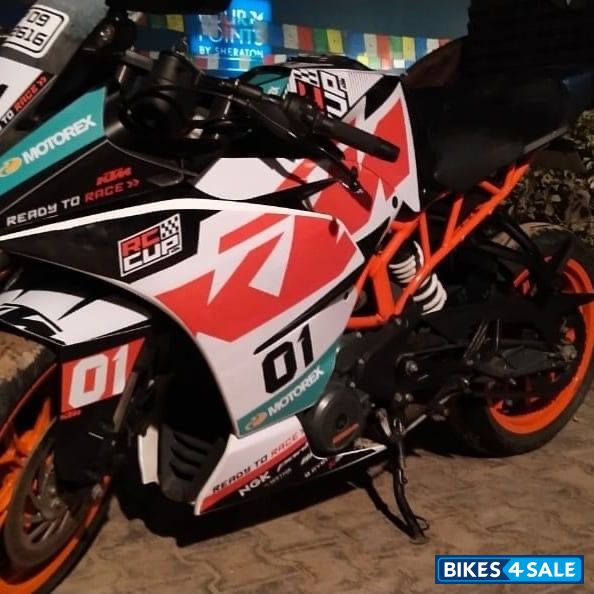 White Orange KTM RC 390