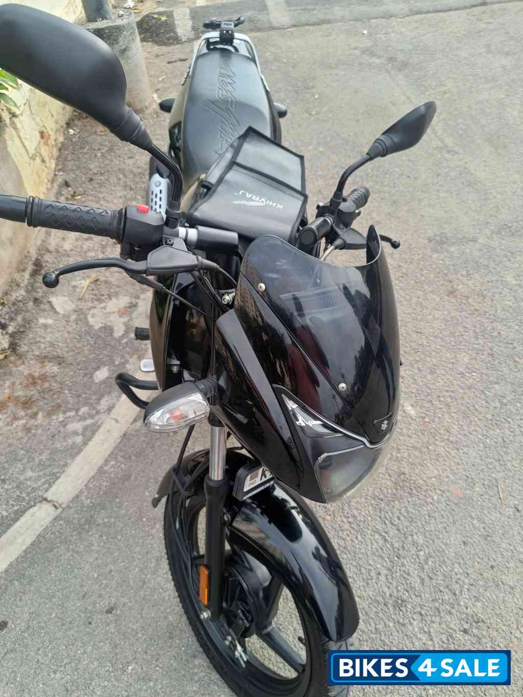Black Bajaj Pulsar 125 Neon BS6