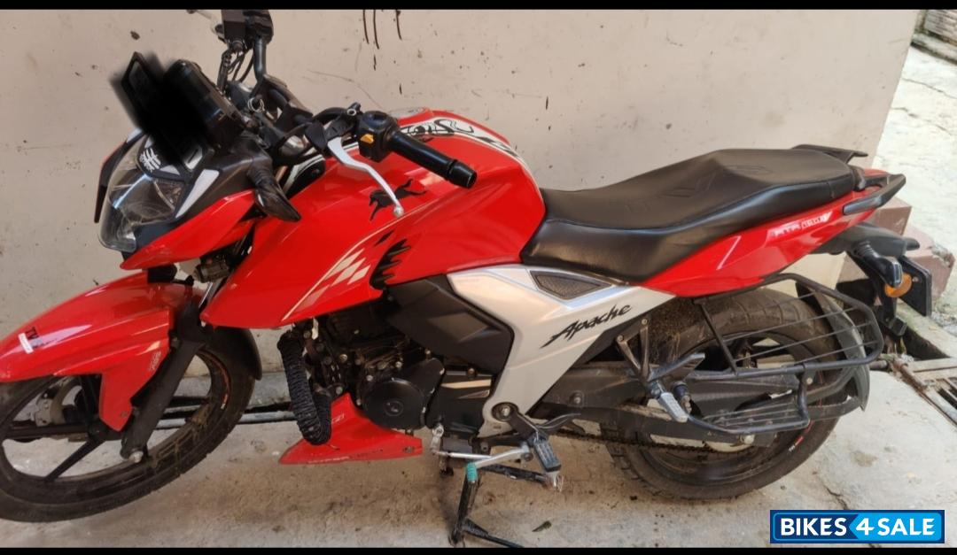 Red TVS Apache RTR 160 4V BS6