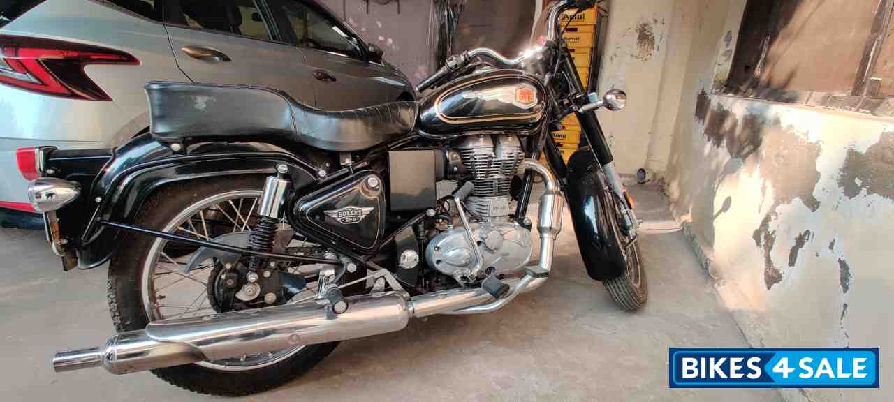 Black Royal Enfield Bullet Standard 350