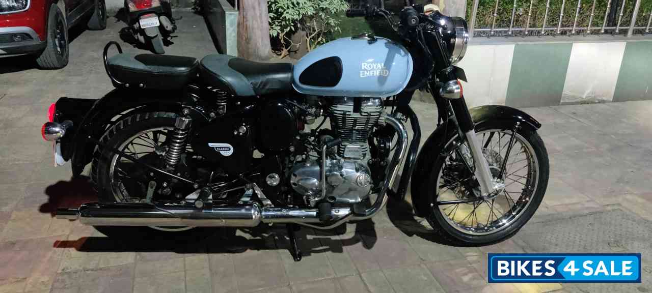 Royal Enfield Classic 350 Redditch Blue