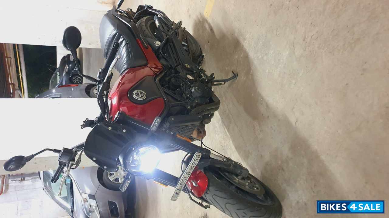 Red Benelli Leoncino 500 BS6