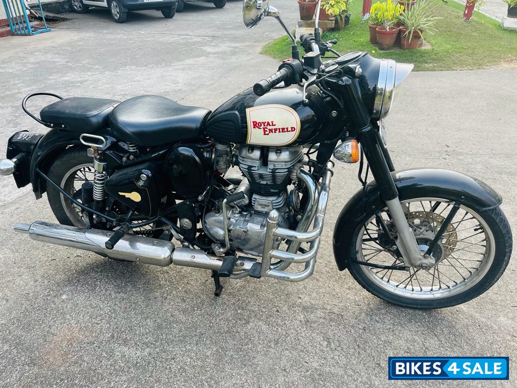 Black Royal Enfield Classic 350