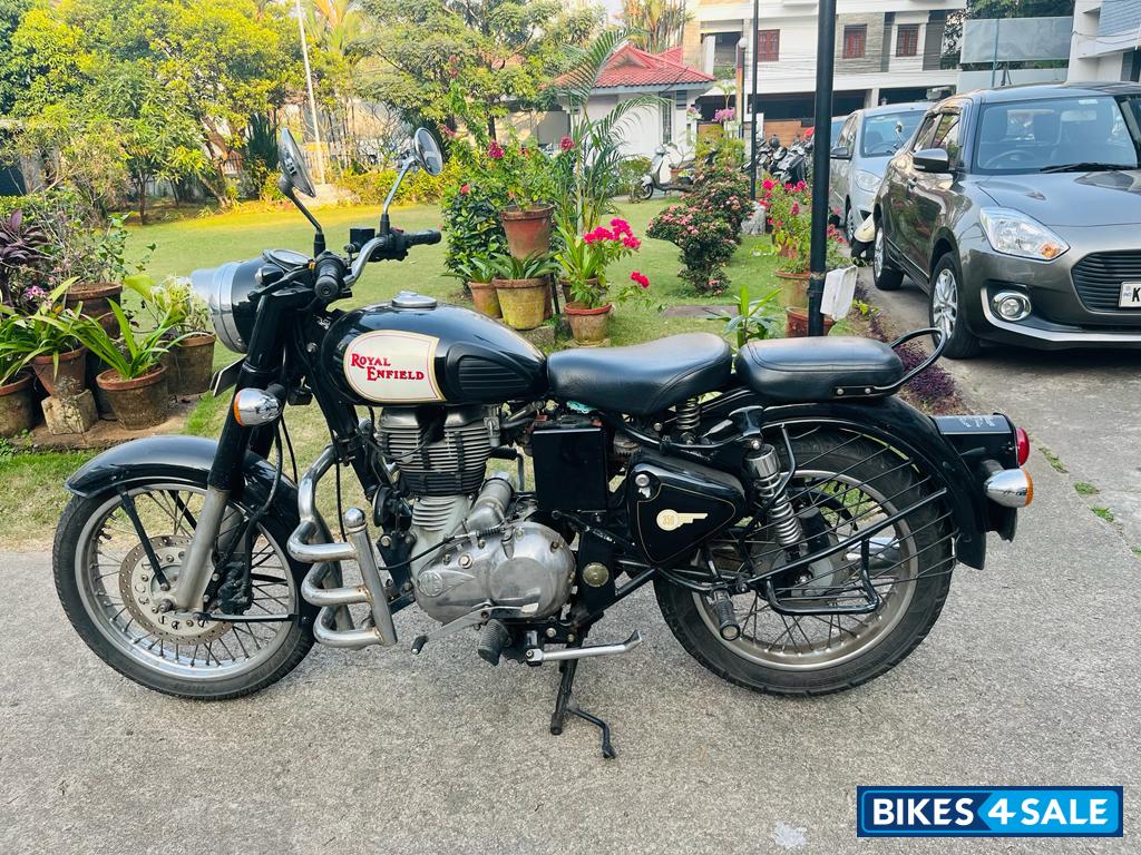 Black Royal Enfield Classic 350