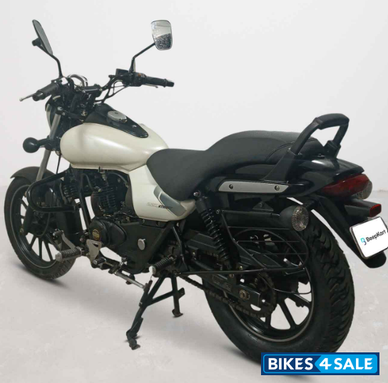 Bajaj Avenger Street 220