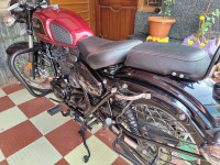 Red Benelli Imperiale 400 BS6