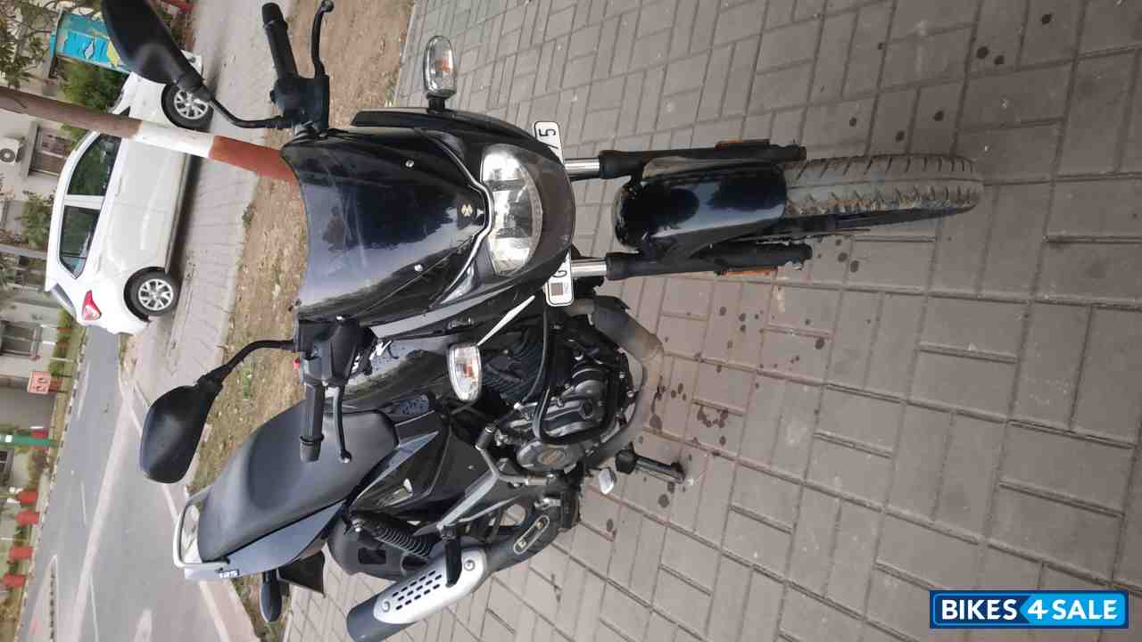 Black Bajaj Pulsar 125 Neon Disc Single Seat