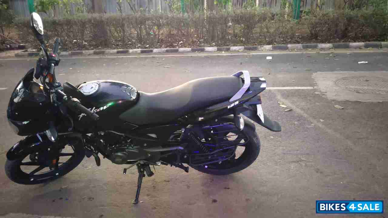 Black Bajaj Pulsar 125 Neon Disc Single Seat