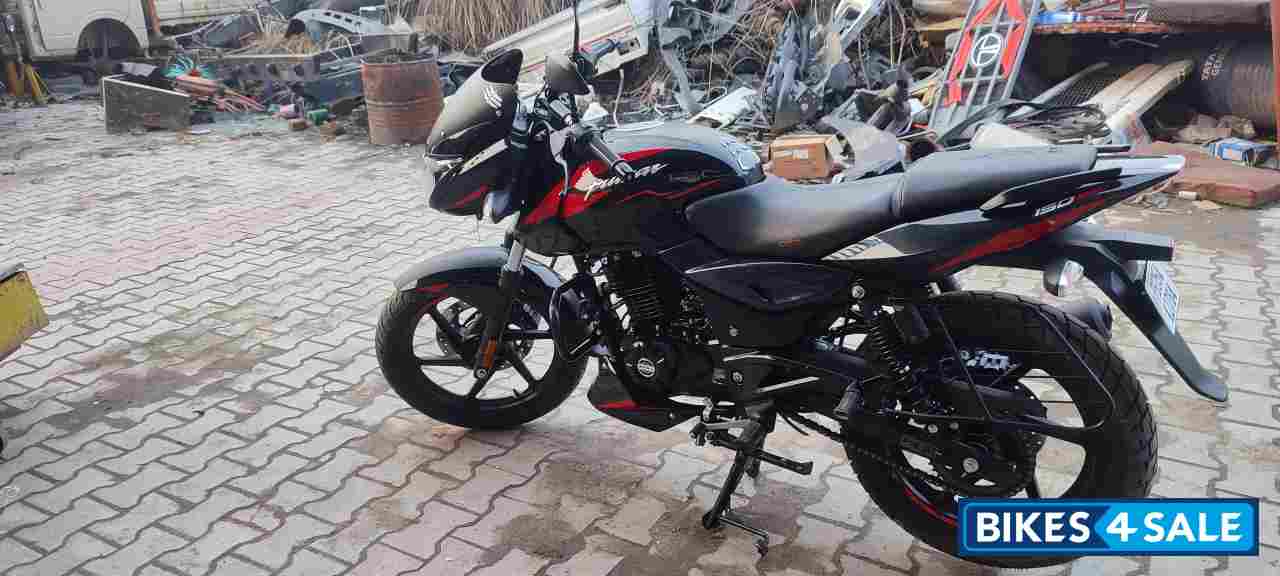 Bajaj Pulsar 150 Twin Disc BS6