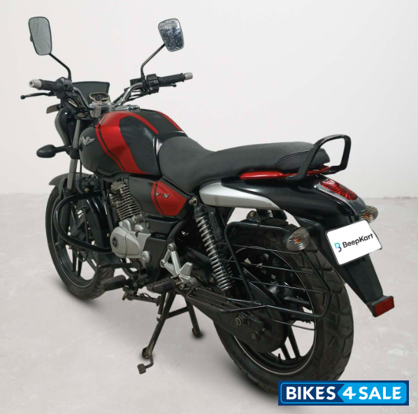 Bajaj V15