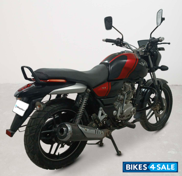 Bajaj V15