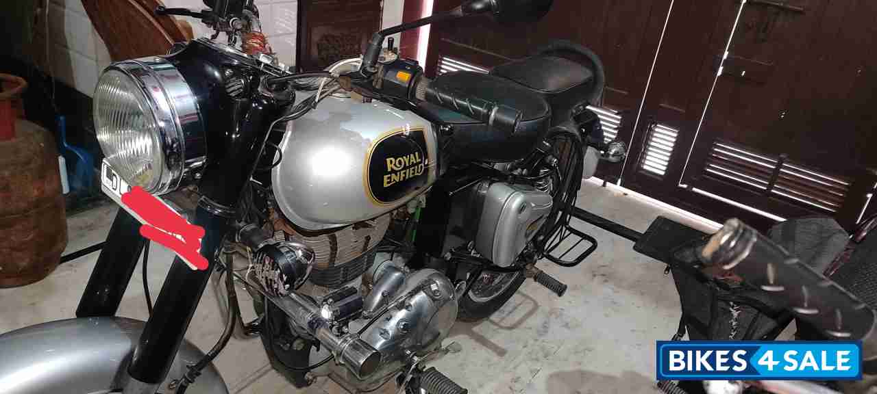 Silver Royal Enfield Classic 350 Silver Royal Enfield Classic 350
