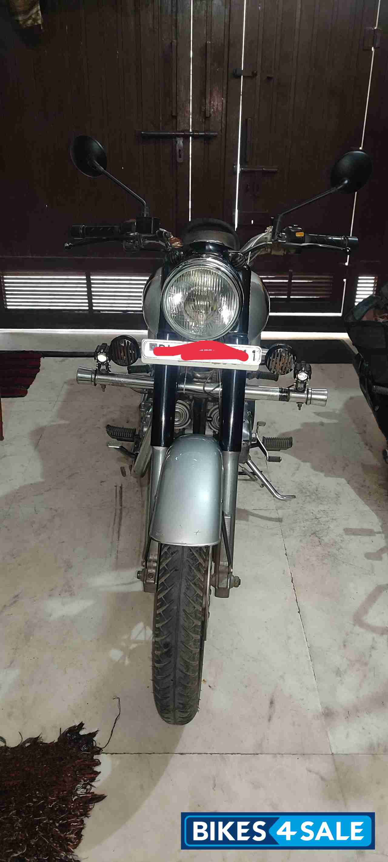 Silver Royal Enfield Classic 350 Silver Royal Enfield Classic 350