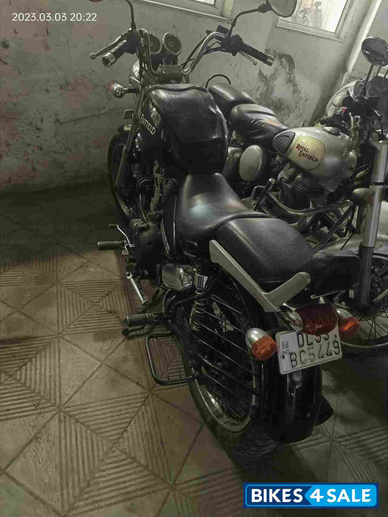 Black Royal Enfield Thunderbird TwinSpark 350