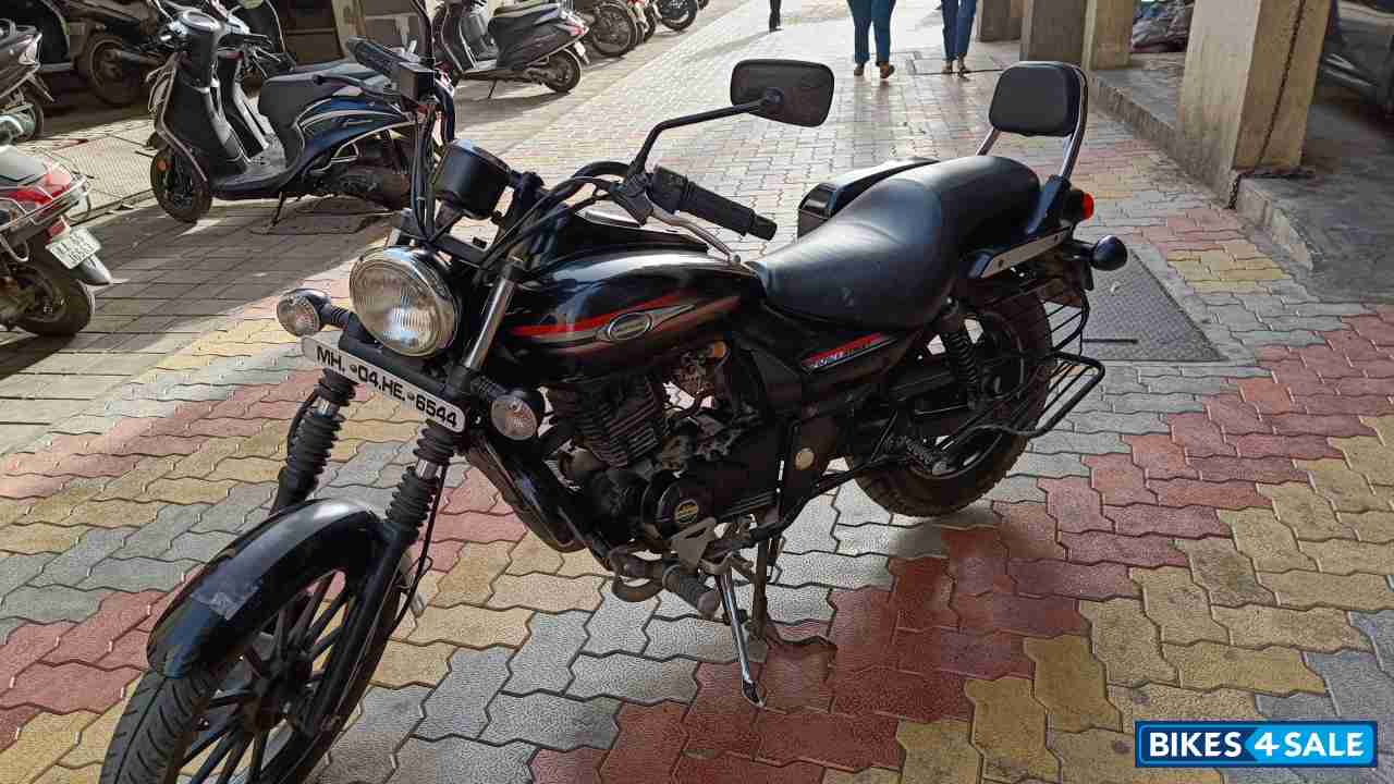 Black Bajaj Avenger Street 220