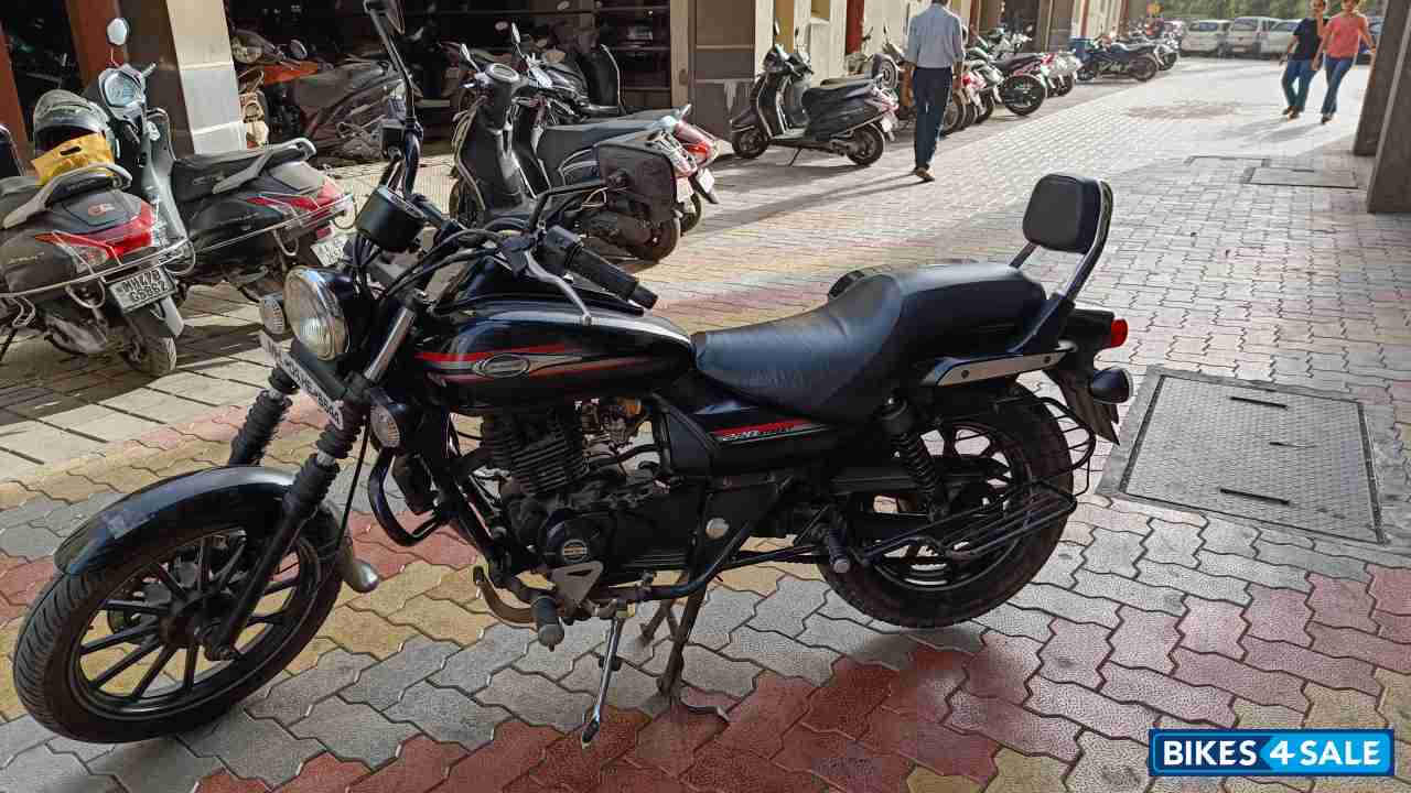 Black Bajaj Avenger Street 220