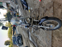 Black Bajaj Avenger Cruise 220