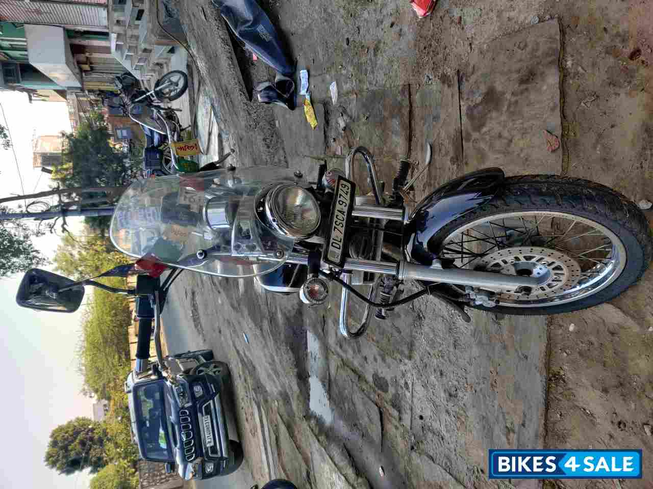 Black Bajaj Avenger Cruise 220