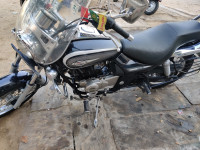 Black Bajaj Avenger Cruise 220