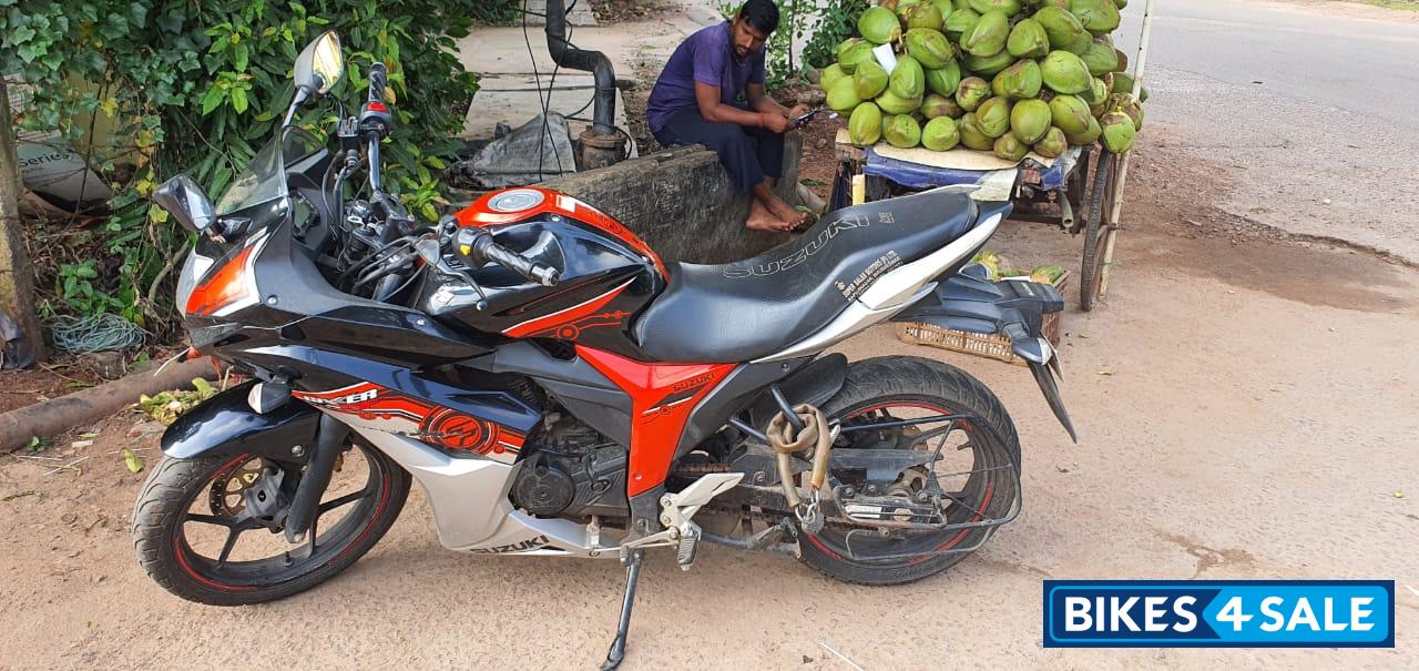 Orangeblack Suzuki Gixxer SF Orangeblack Suzuki Gixxer SF
