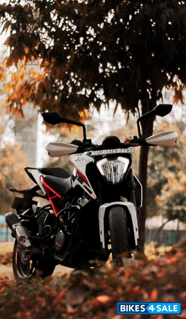 White KTM Duke 250