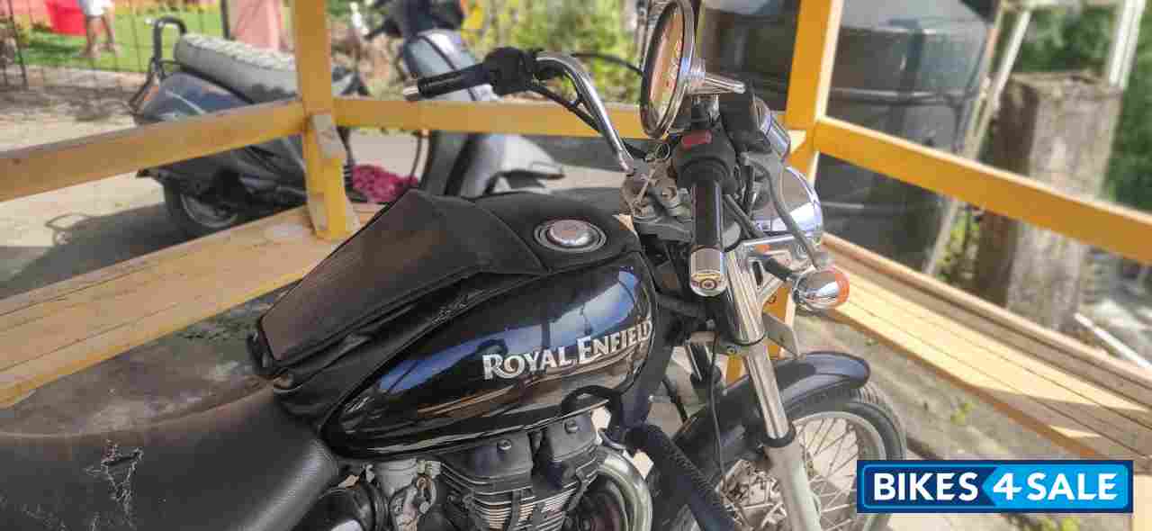 Black Royal Enfield Thunderbird 350
