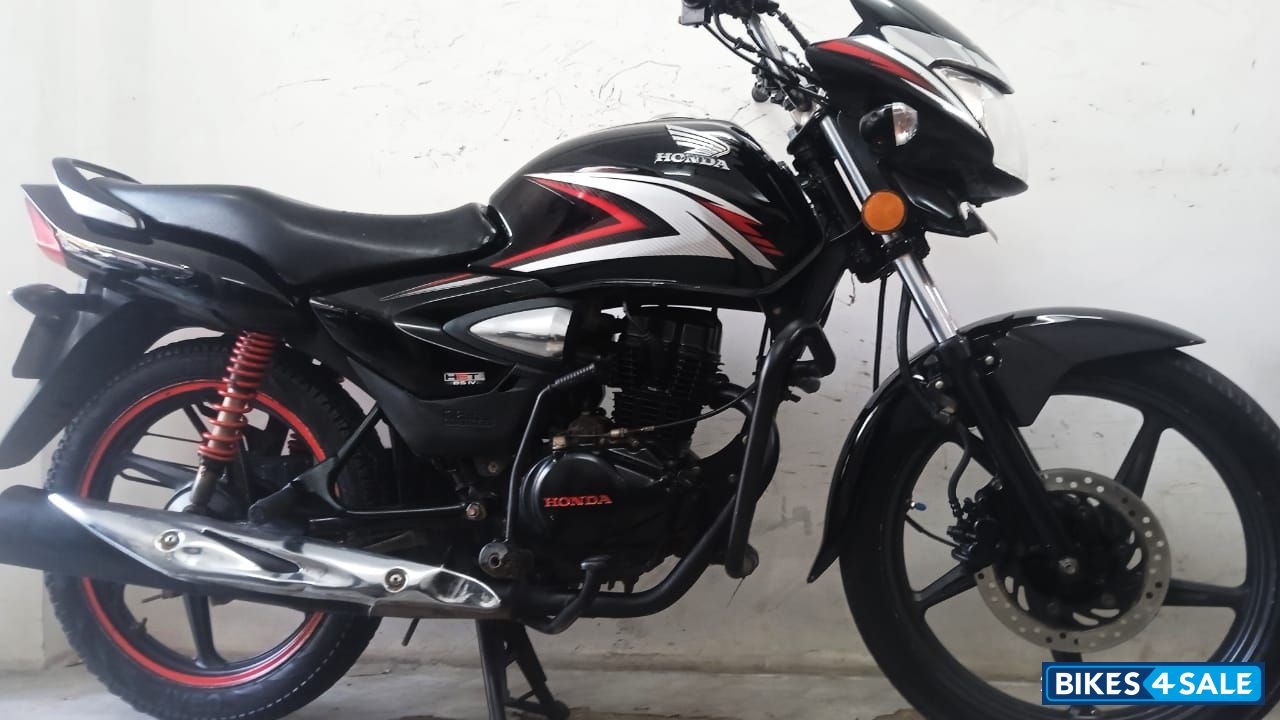 Black And Red Honda CB Shine