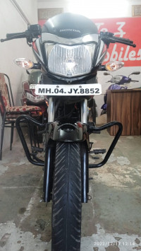 Black And Red Honda CB Shine