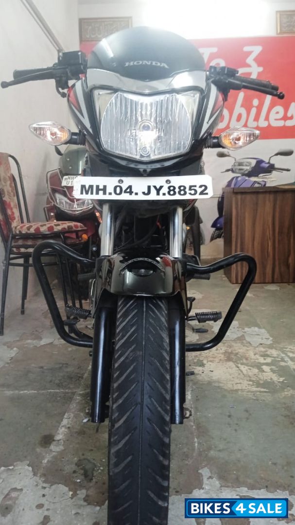 Black And Red Honda CB Shine