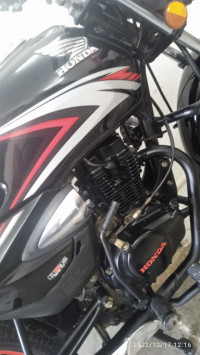 Black And Red Honda CB Shine