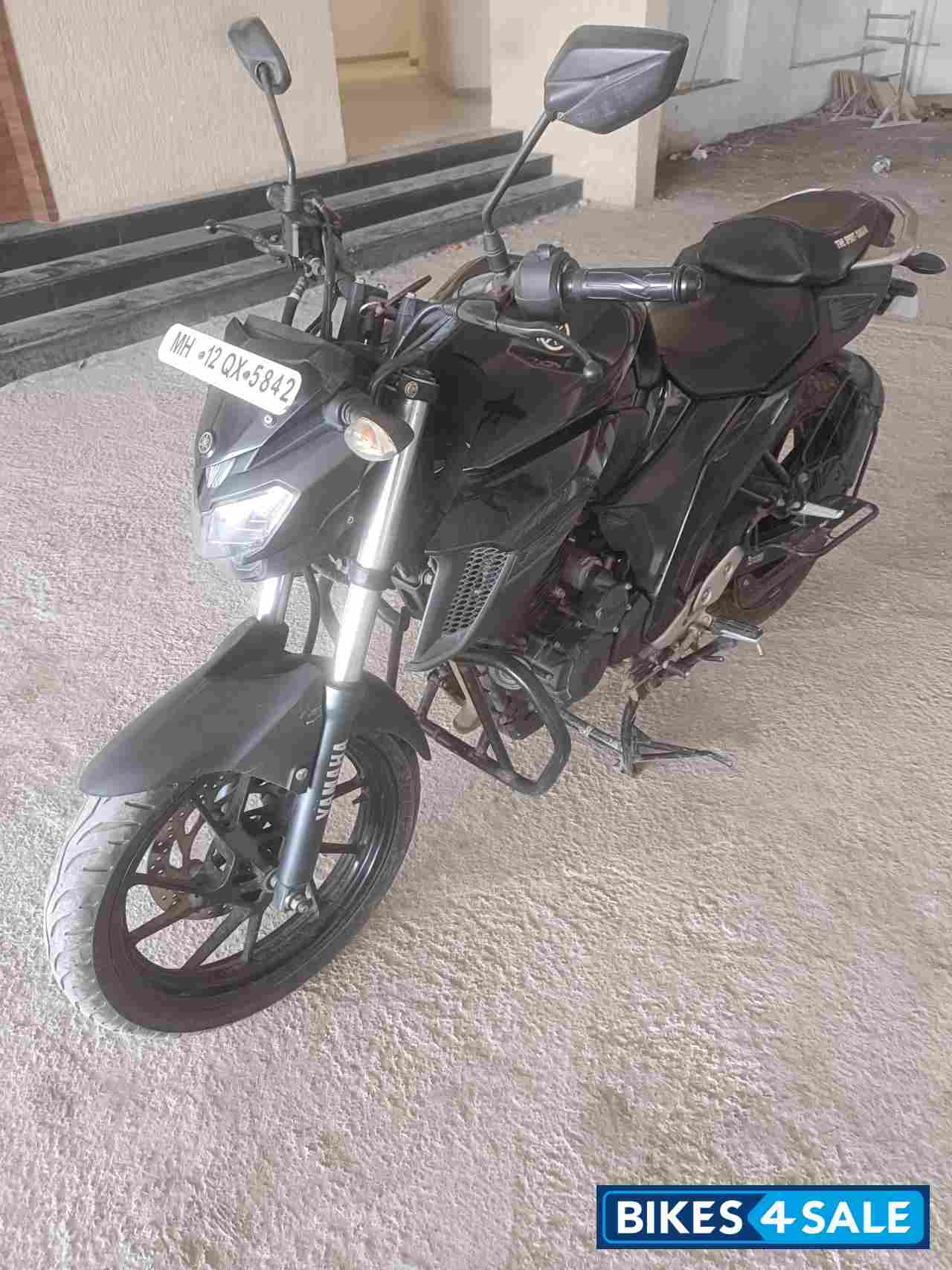 Knight Black Yamaha FZ25