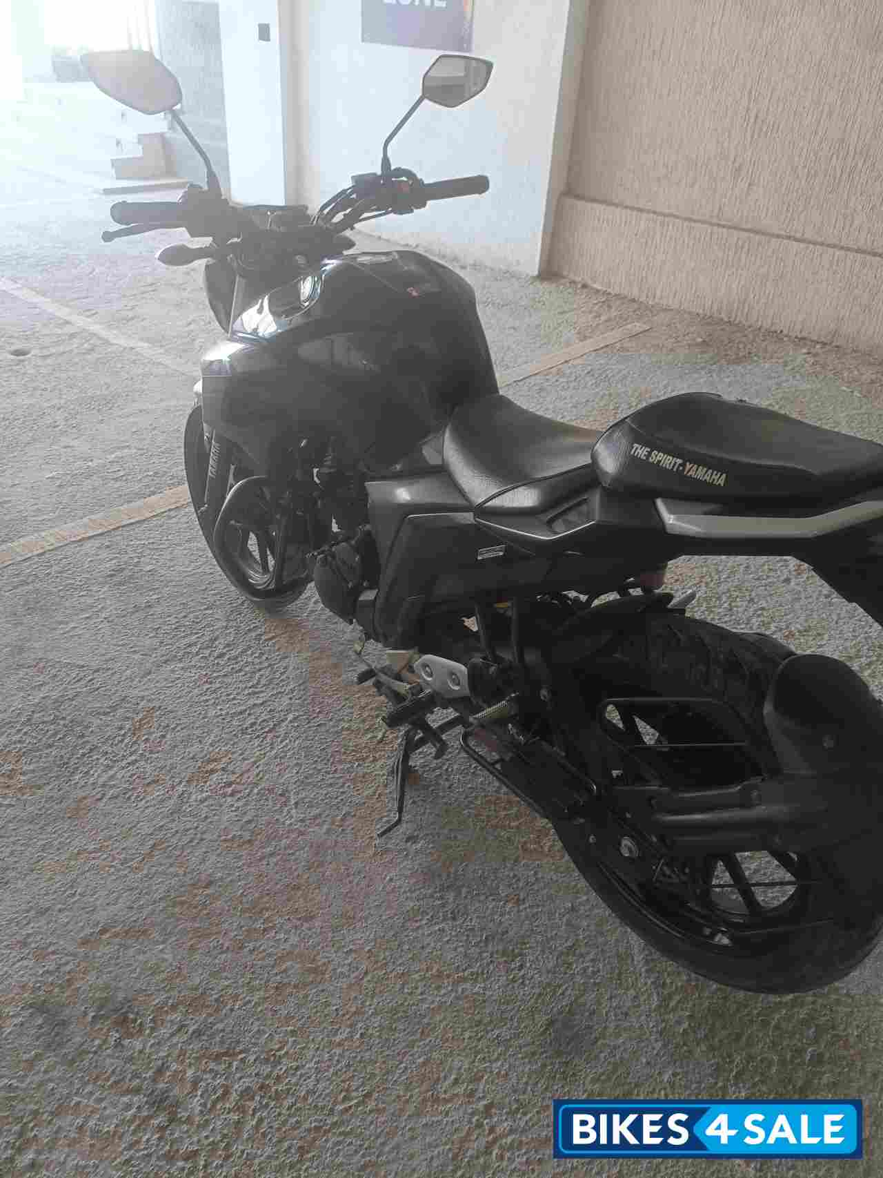 Knight Black Yamaha FZ25