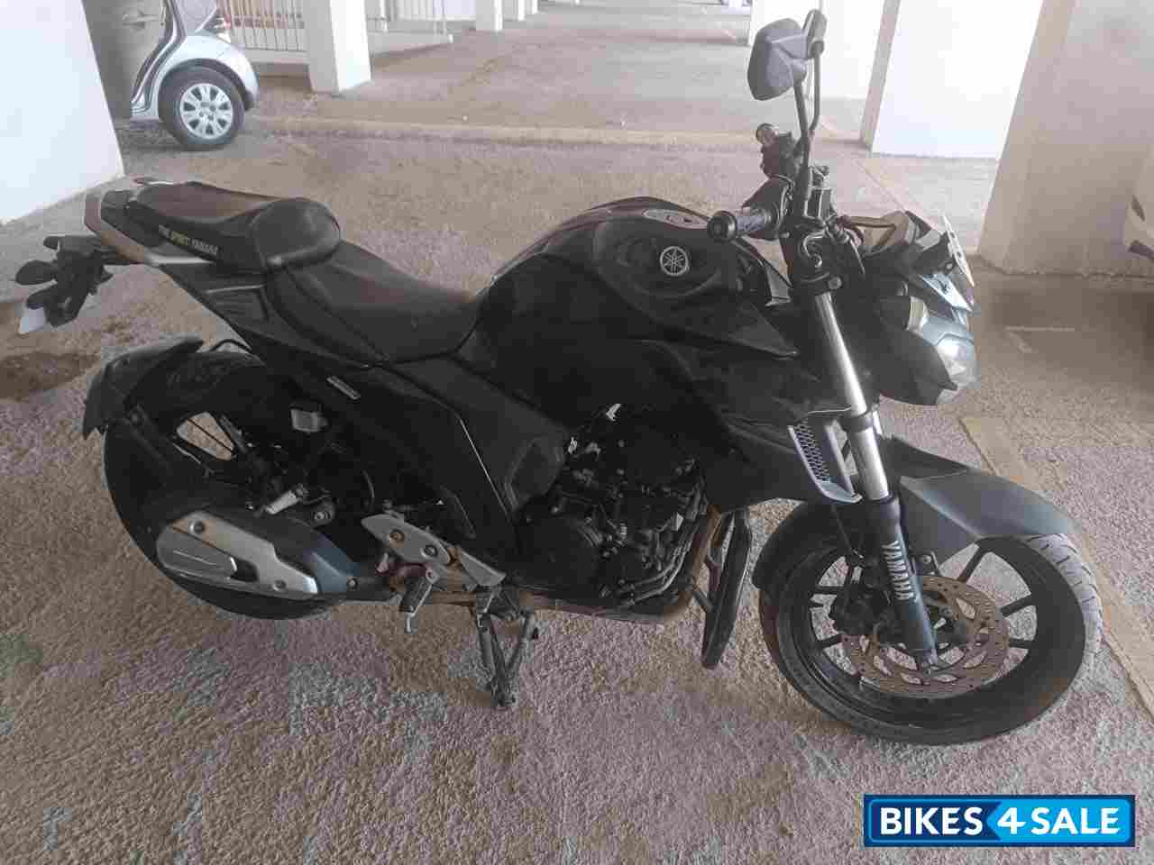 Knight Black Yamaha FZ25