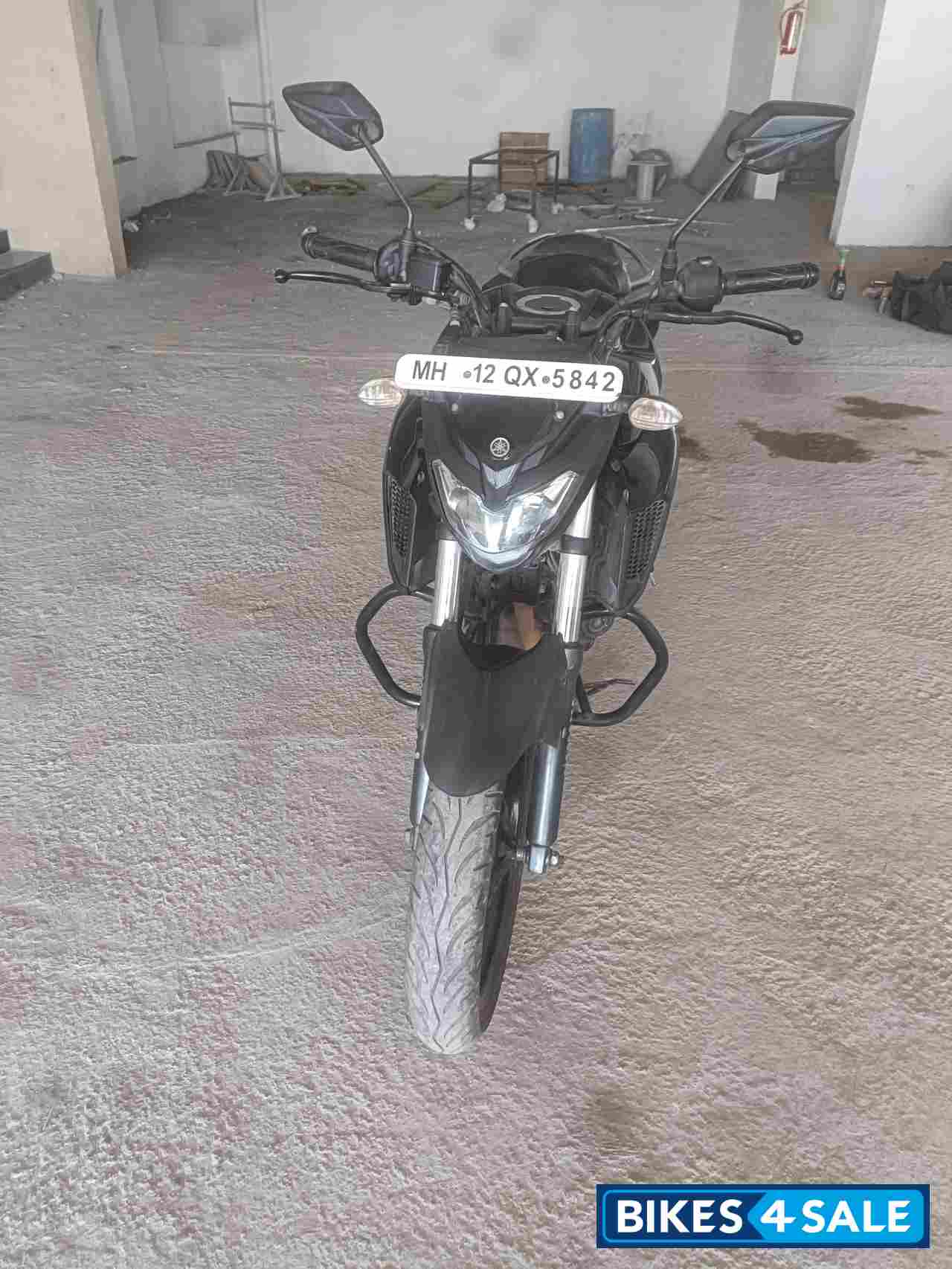 Knight Black Yamaha FZ25