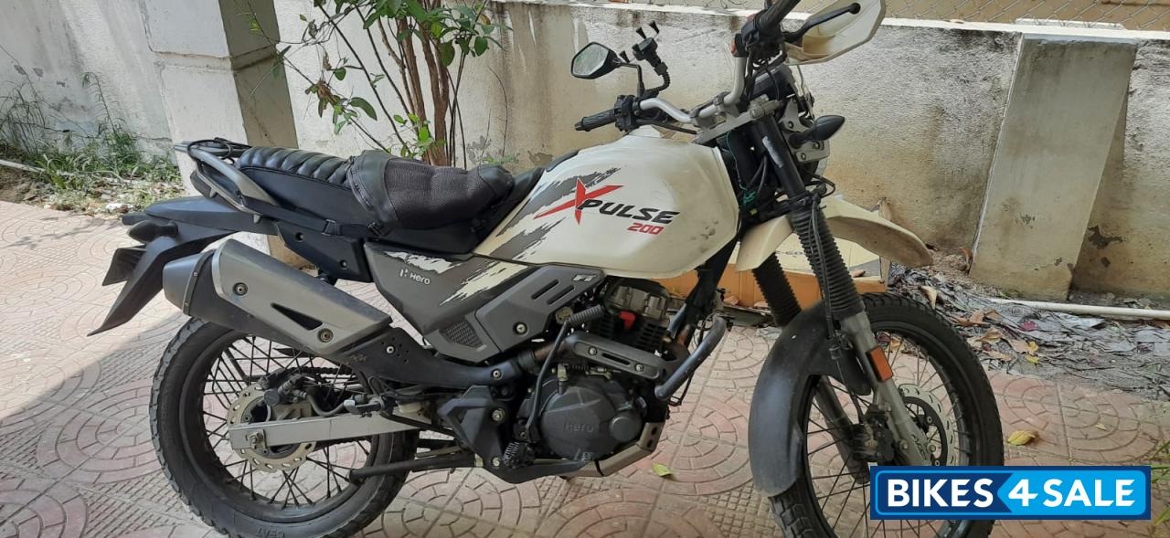 Pearl Fadless White Hero XPulse 200