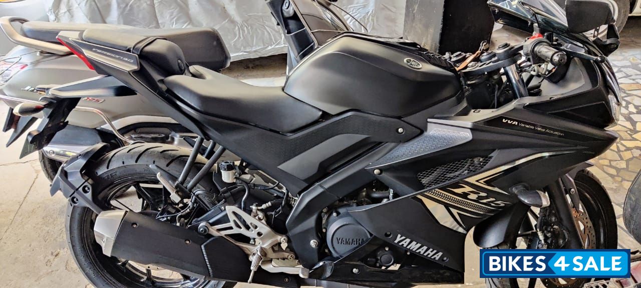 Black Yamaha YZF R15 V3